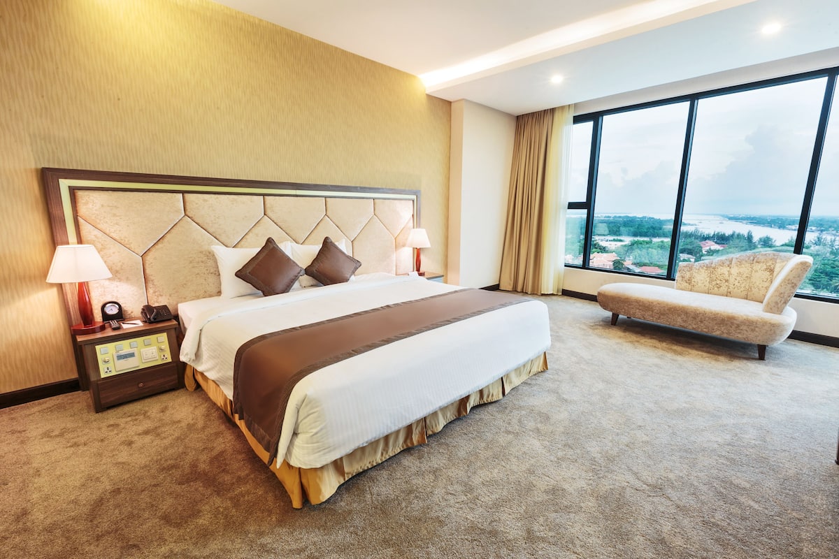 ห้องเอ็กเซกคิวทีฟสวีท | มินิบาร์, ตู้นิรภัยในห้องพัก, โต๊ะทำงาน, ผ้าม่านกันแสง