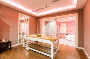 Sauna, tina de hidromasaje y baño de vapor
