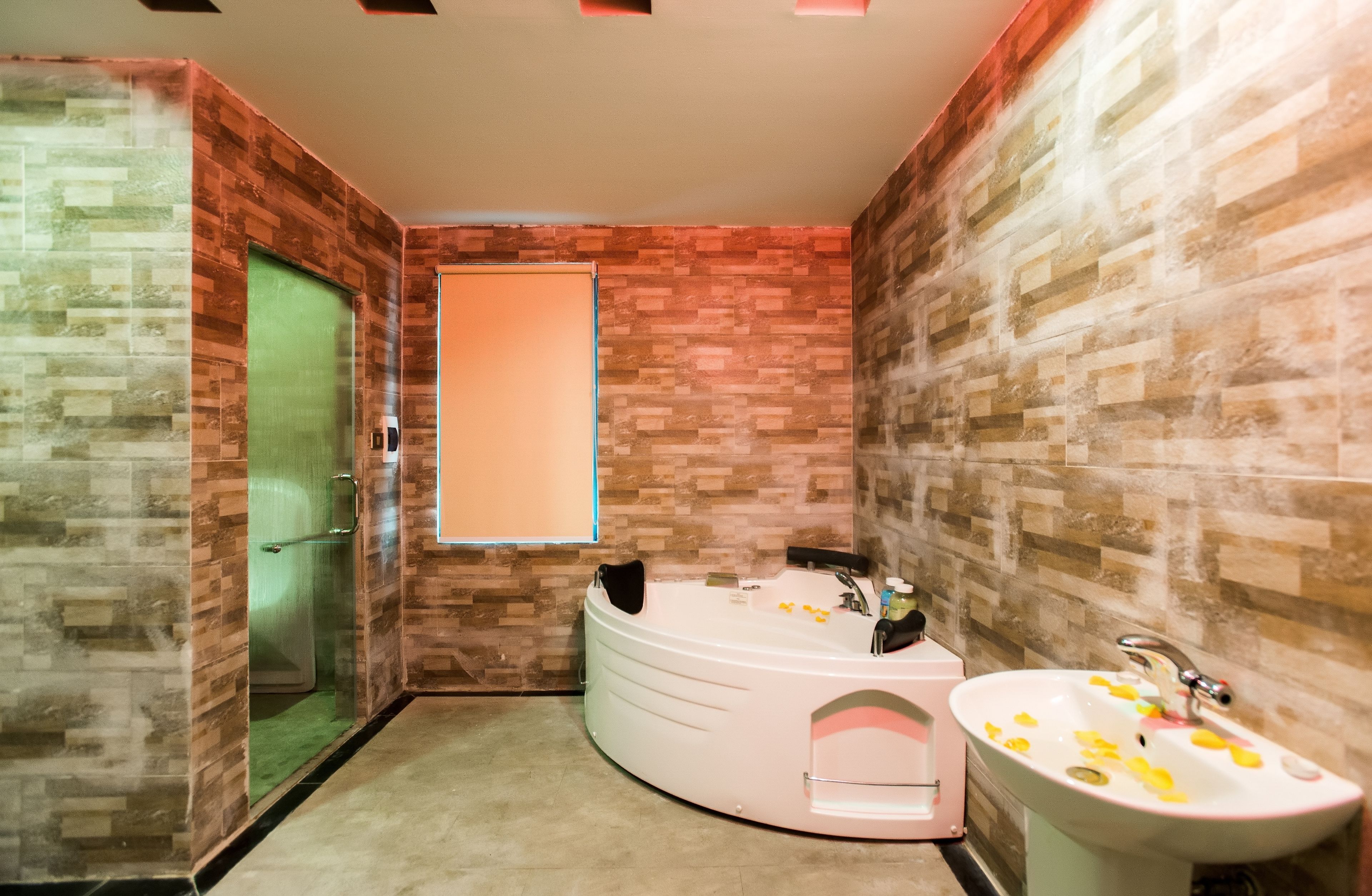 Bồn tắm spa trong nhà