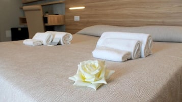 Zimmersafe, Schreibtisch, schallisolierte Zimmer, kostenloses WLAN