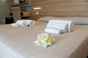 Una cassaforte in camera, una scrivania, insonorizzazione