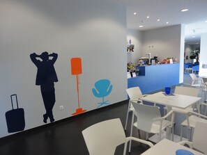 Tägliches inbegriffenes kontinentales Frühstück