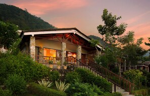 Exterior - Sterling Corbett (Salt)