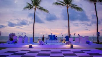 7 restaurants, dinner served, international cuisine
