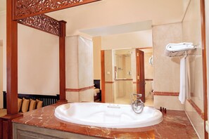 Junior Suite Sea View Balcony | Living area - Galle Face Hotel (Colombo)