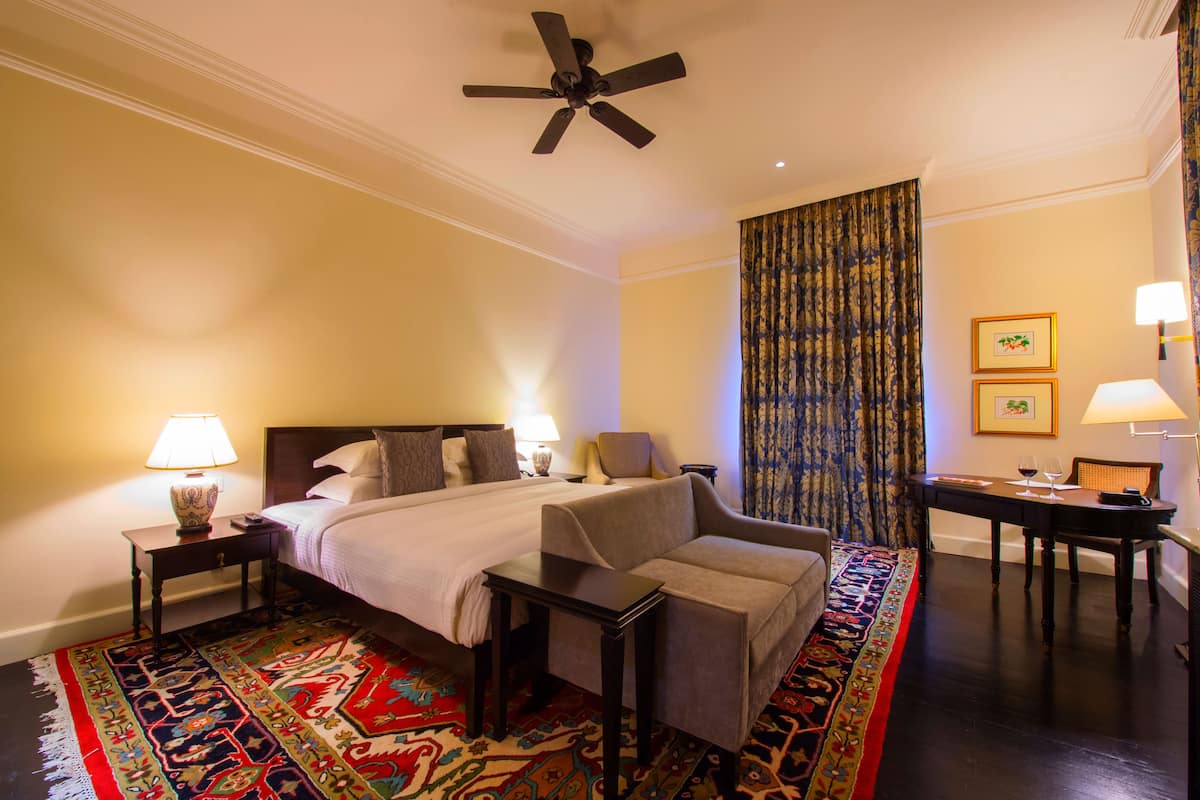 Premium bedding, minibar, in-room safe, desk