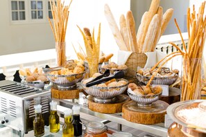 Daily buffet breakfast for a fee - Galle Face Hotel (Colombo)