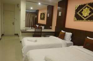 Quarto casal luxo | Escrivaninha, Wi-Fi de cortesia