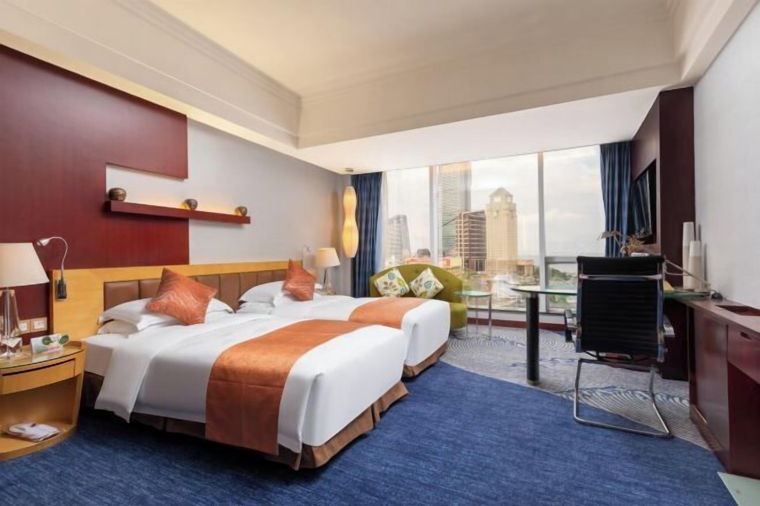 1 bedroom, premium bedding, minibar, in-room safe