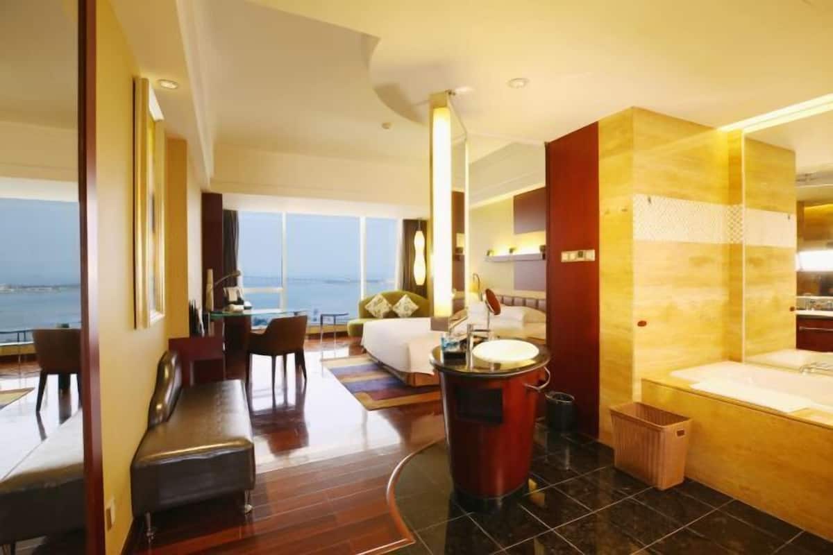 1 Schlafzimmer, hochwertige Bettwaren, Minibar, Zimmersafe