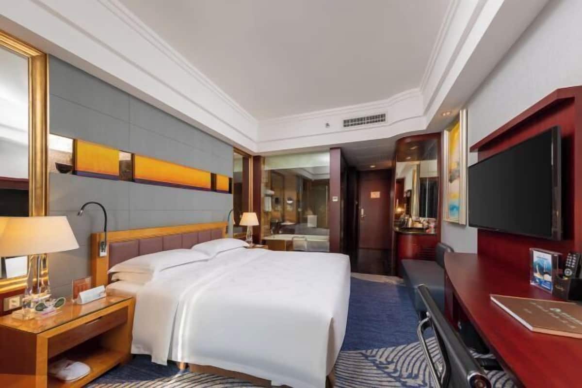 1 Schlafzimmer, hochwertige Bettwaren, Minibar, Zimmersafe