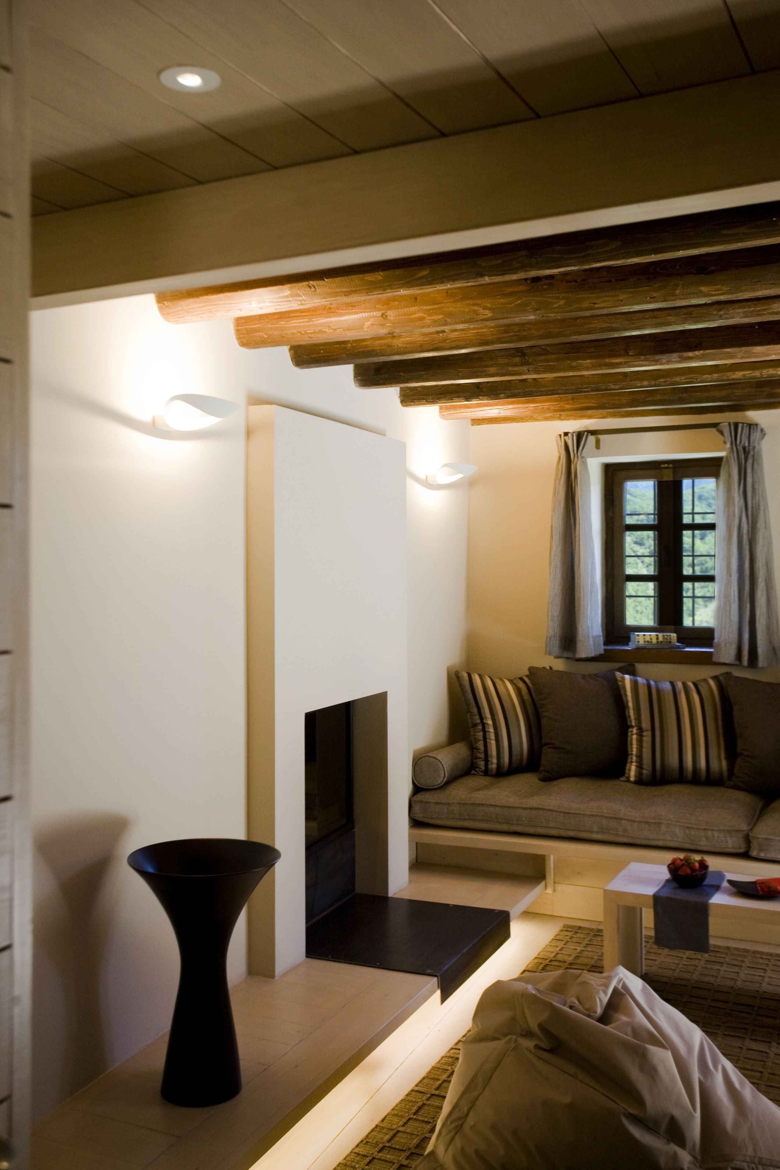 22-inch plasma tv with digital channels, tv, fireplace