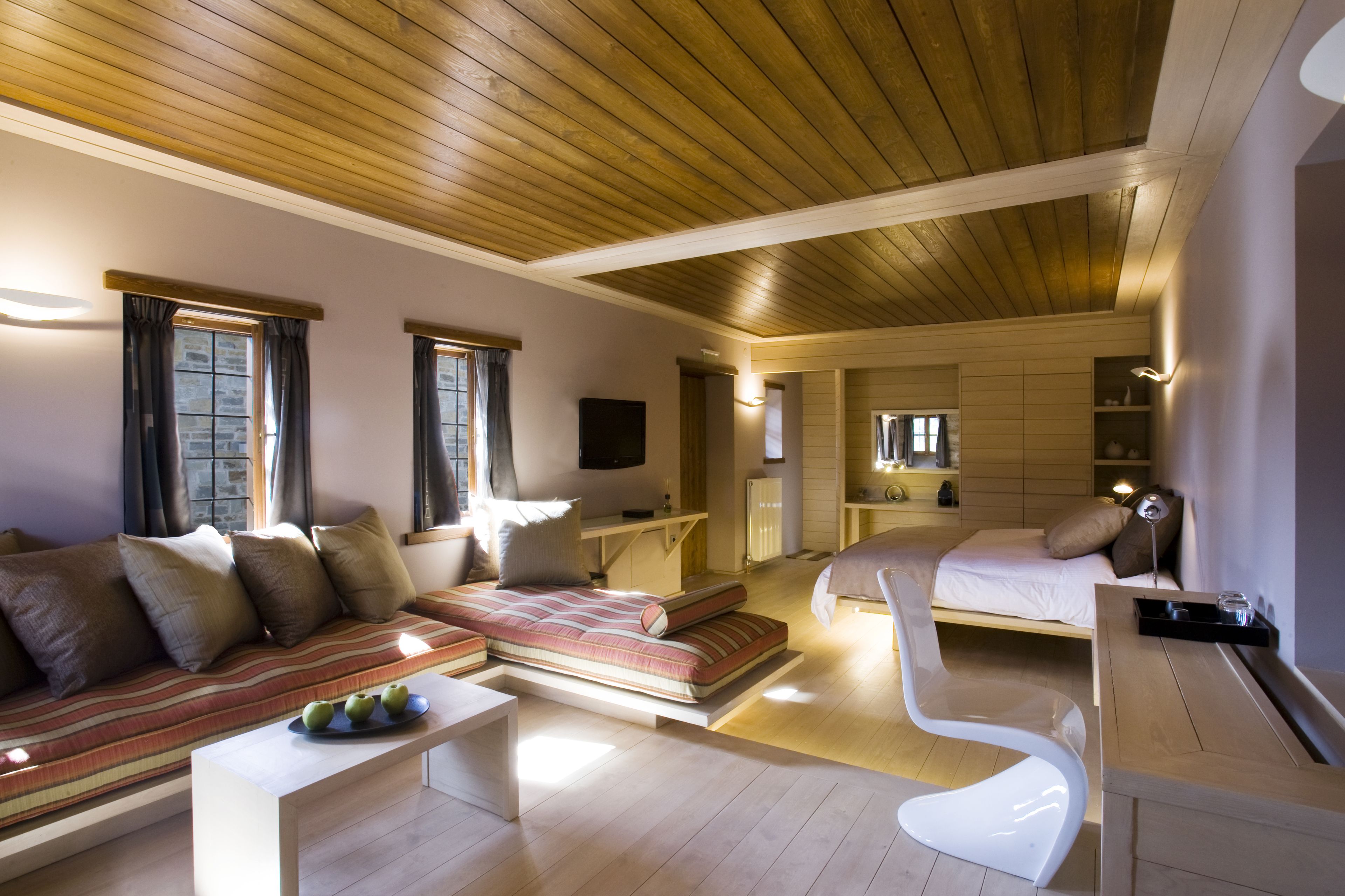 22-inch plasma TV with digital channels, TV, fireplace