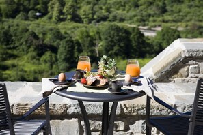 Free daily buffet breakfast  - Kipi Suites (Zagori)