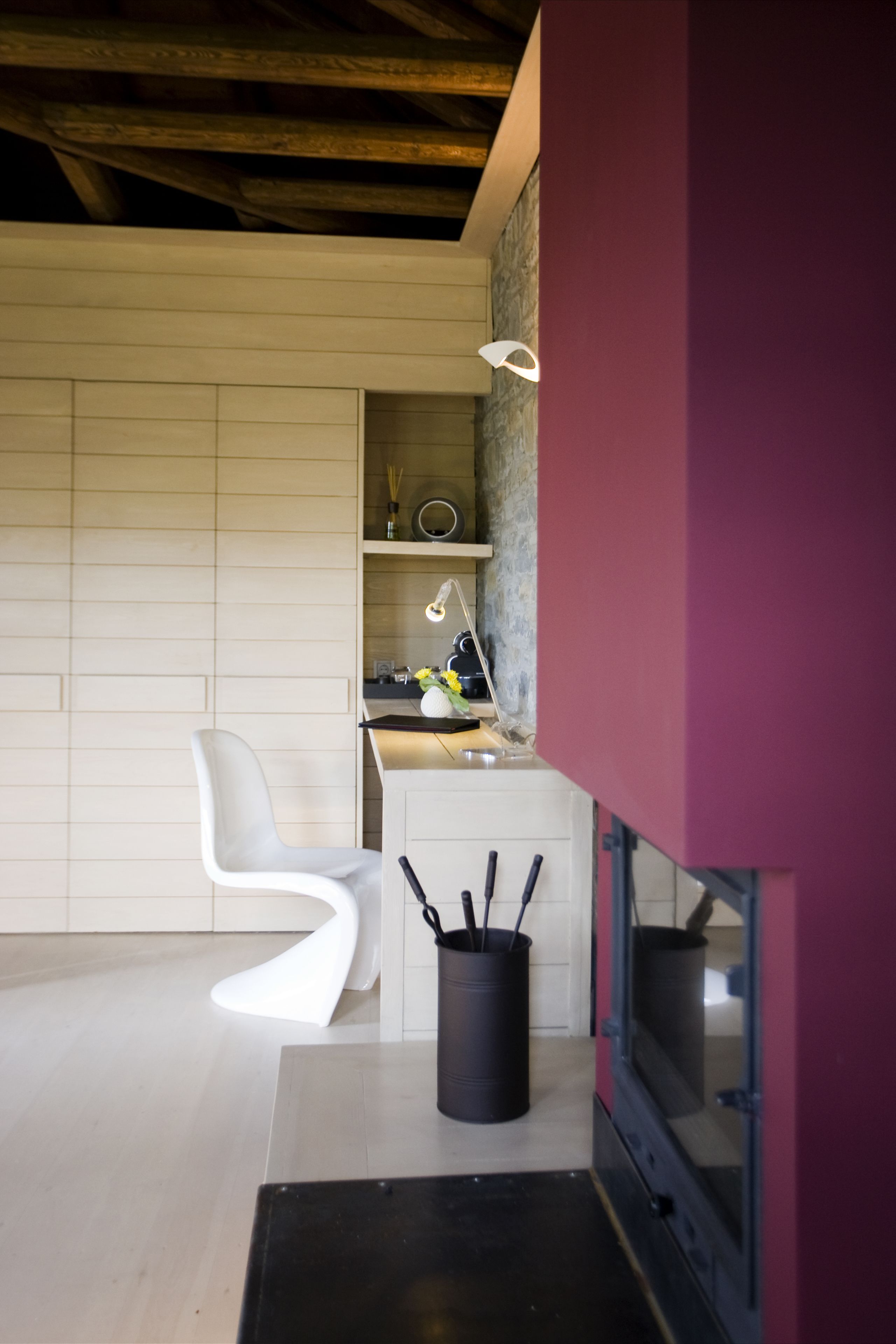 22-inch plasma tv with digital channels, tv, fireplace