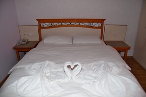 Caja de seguridad en la habitación, escritorio y cortinas blackout 