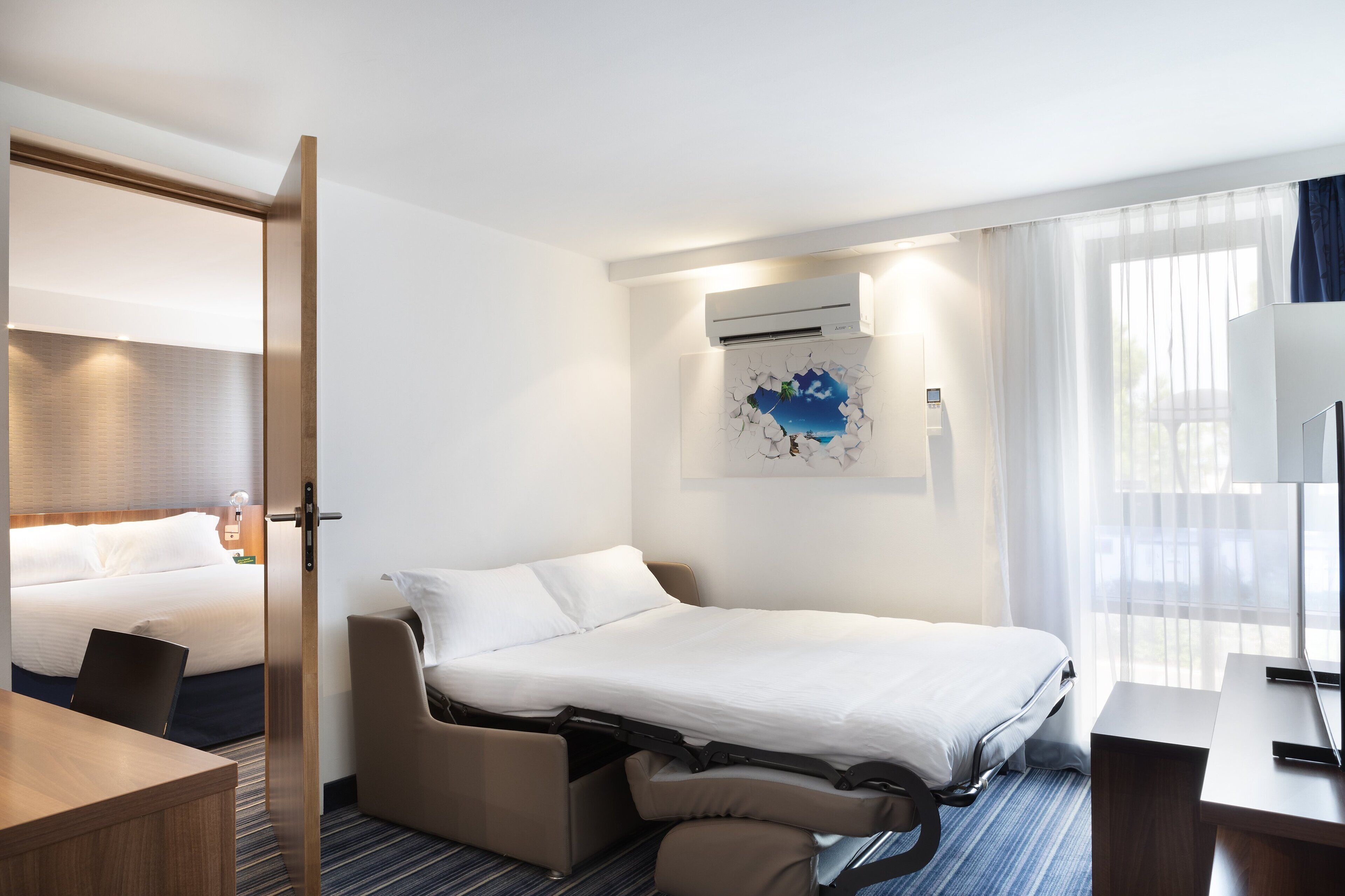 suite, 1 bedroom | 1 bedroom, premium bedding, minibar, desk