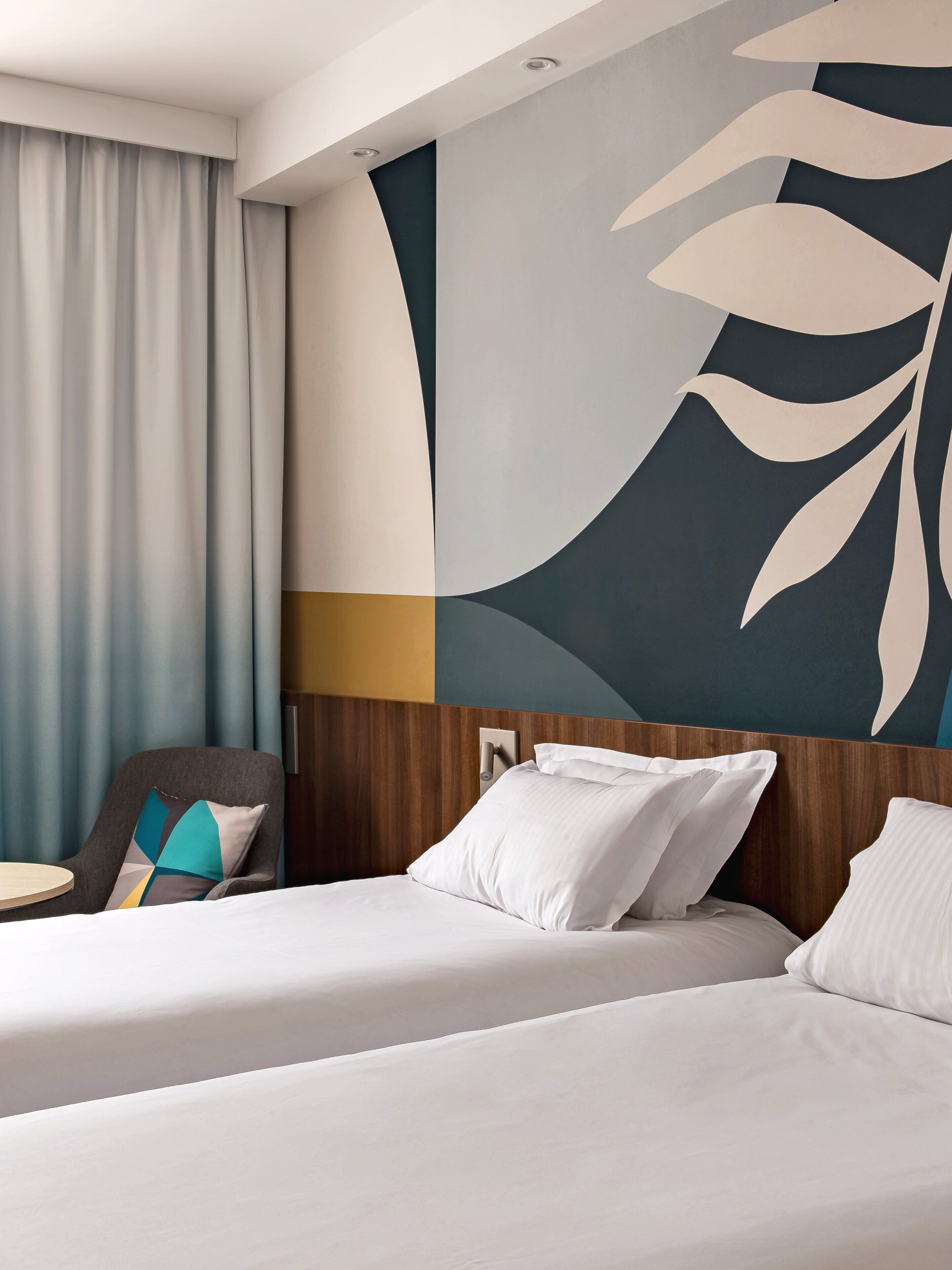 standard room, 2 single beds | 1 bedroom, premium bedding, minibar, desk