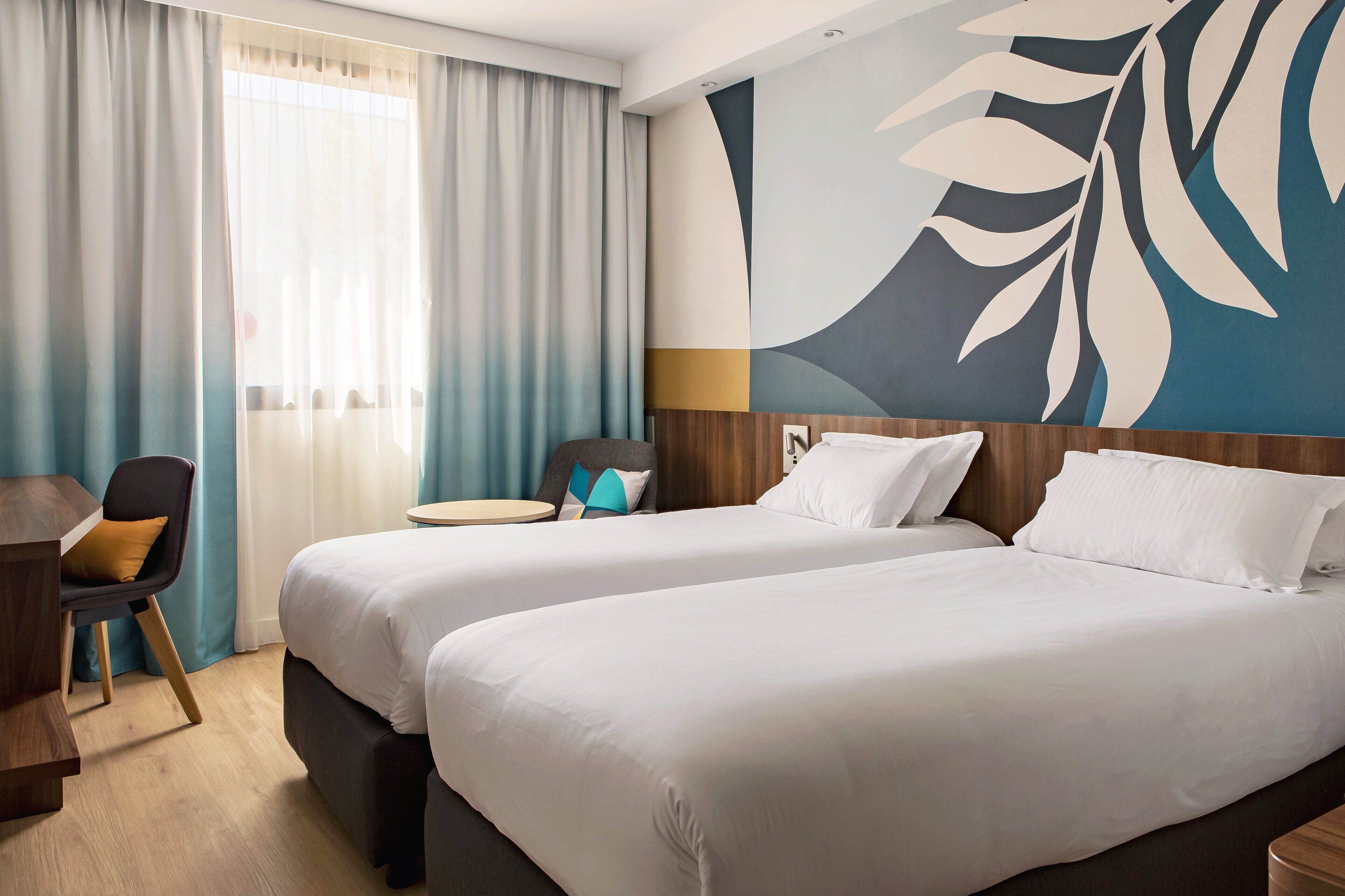 standard room, 2 single beds | 1 bedroom, premium bedding, minibar, desk