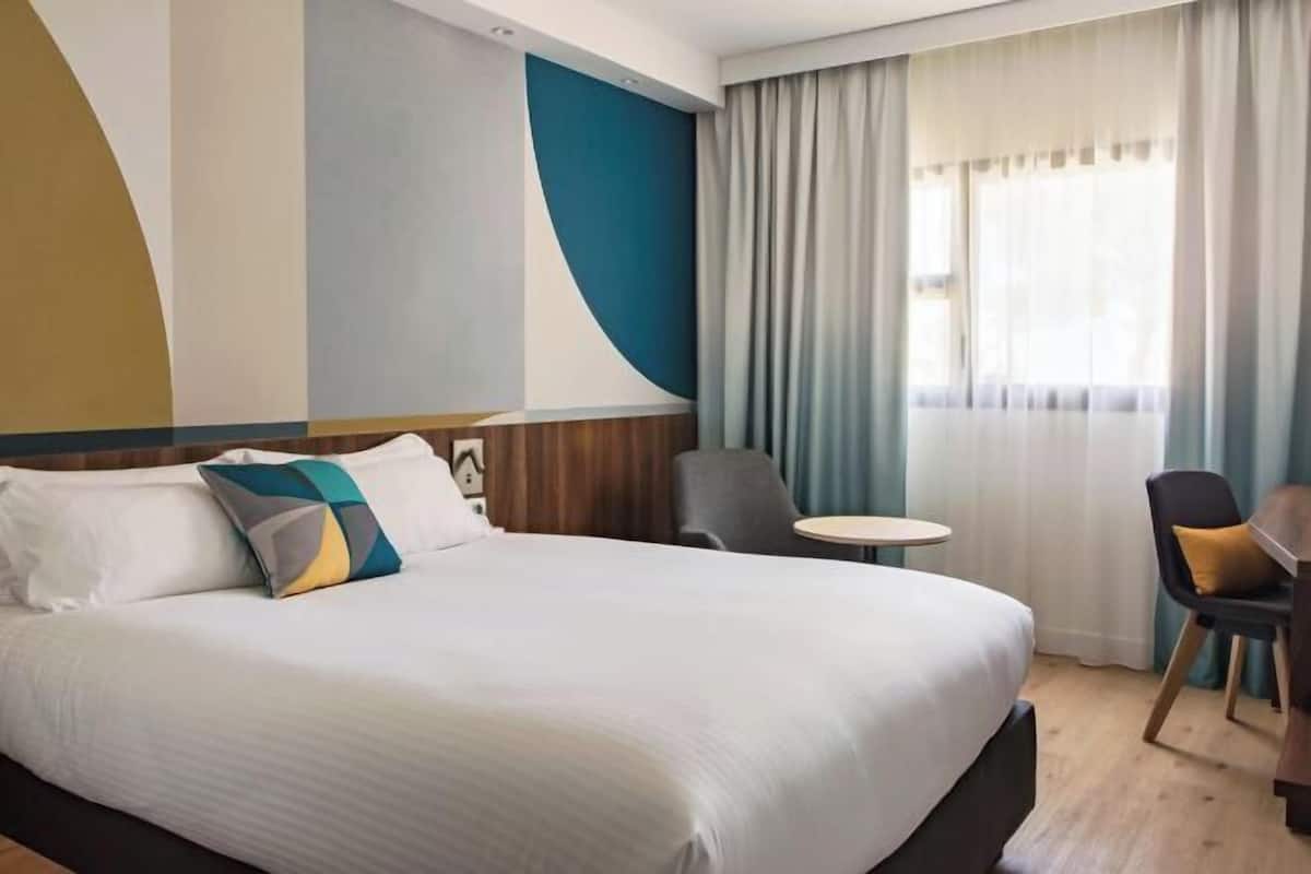1 bedroom, premium bedding, minibar, desk