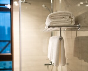 Standard PwD Disability Access - 1 King Bed | Minibar, in-room safe, desk, soundproofing - Intercity Gravataí (Gravatai)