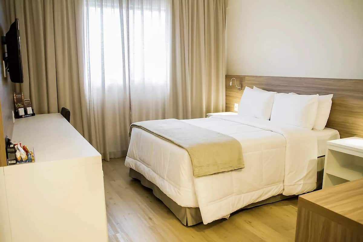 Minibar, két bảo mật tại phòng, bàn, phòng cách âm