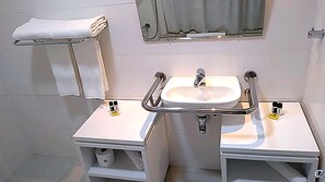 Shower, towels - Intercity Gravataí (Gravatai)