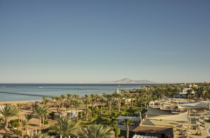 Private beach, white sand, sun-loungers, beach umbrellas - Coral sea Holiday Resort & Aqua park (Sharm El Sheikh)