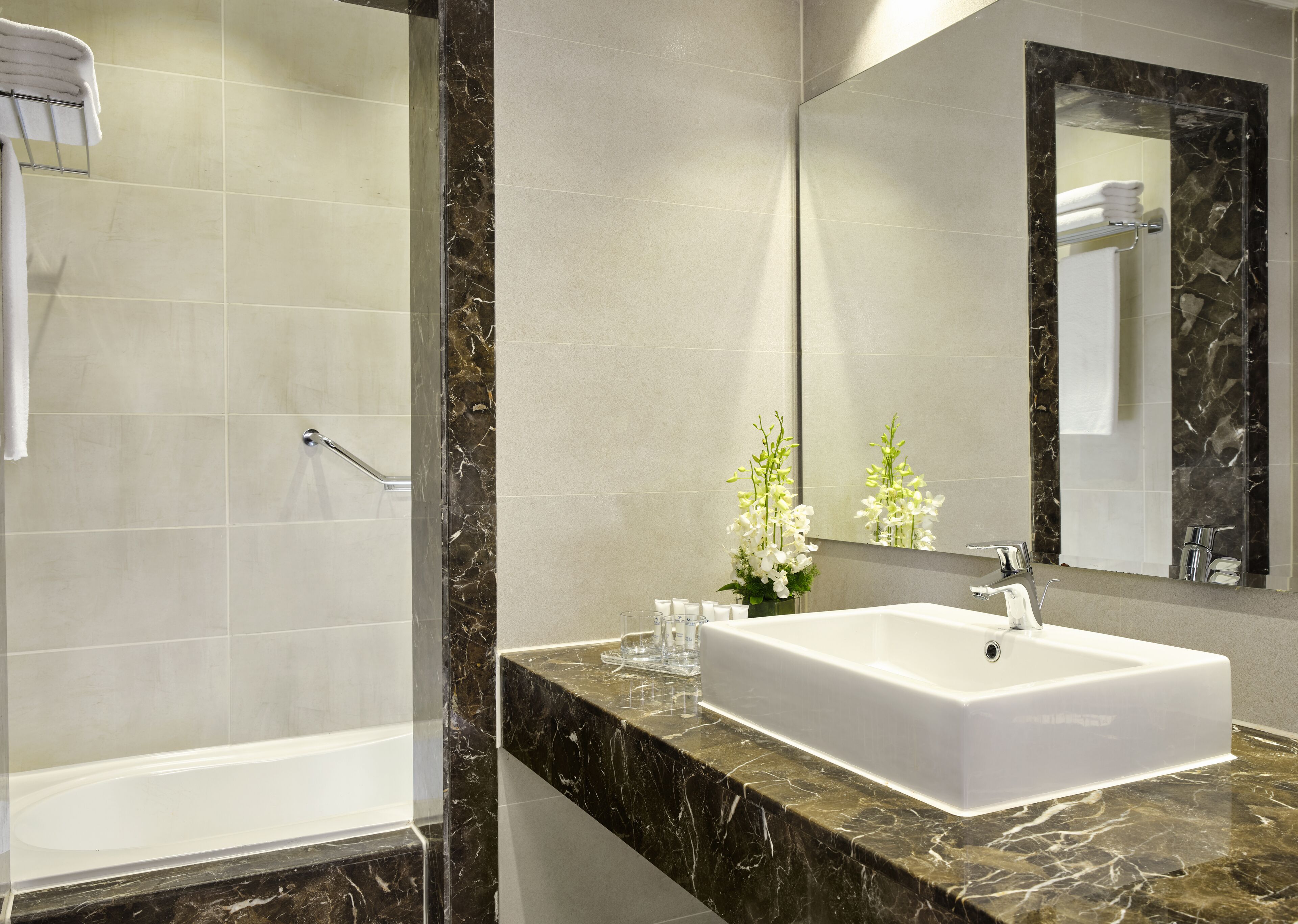 minibar, in-room safe, free wifi, bed sheets