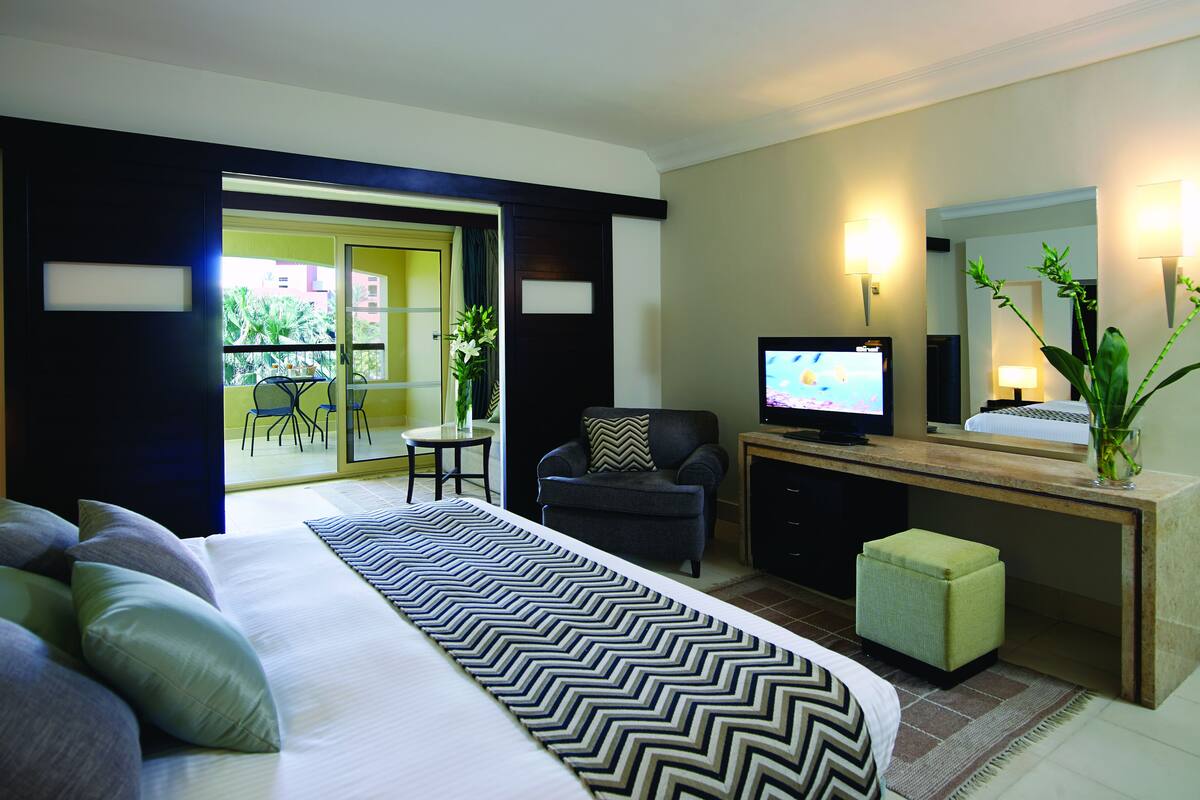 Minibar, in-room safe, free WiFi, bed sheets