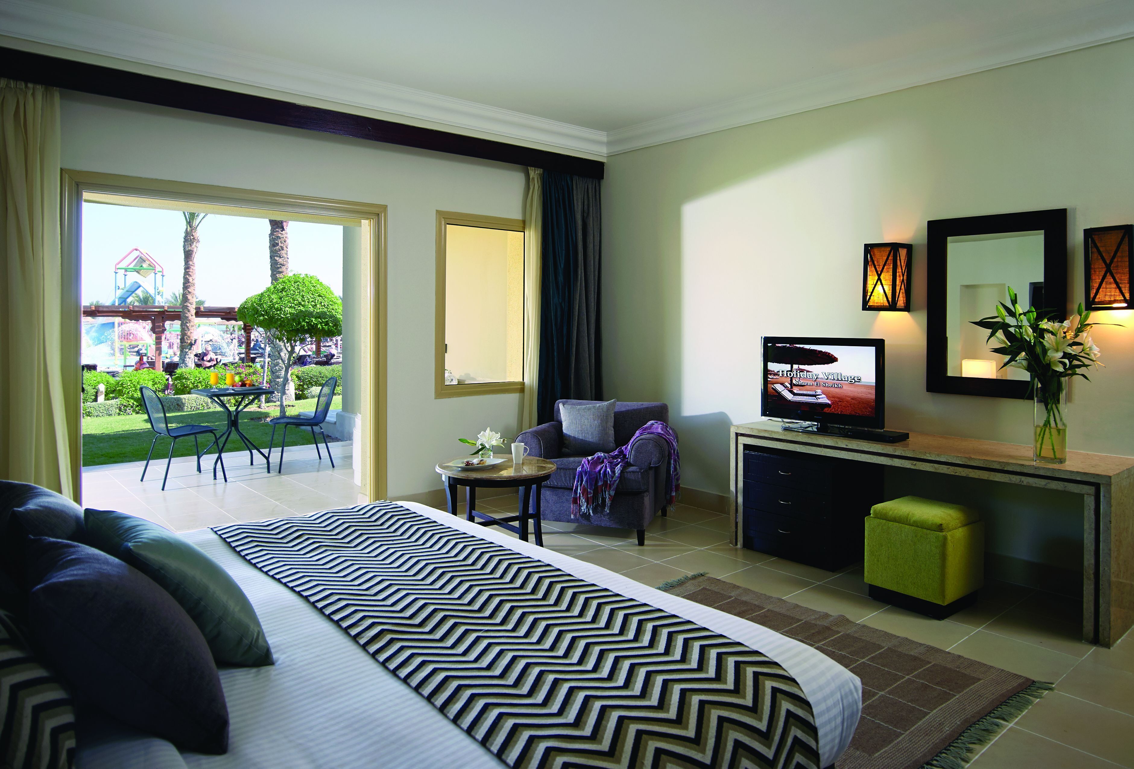 Minibar, caja de seguridad en la habitación, wifi gratis y ropa de cama 