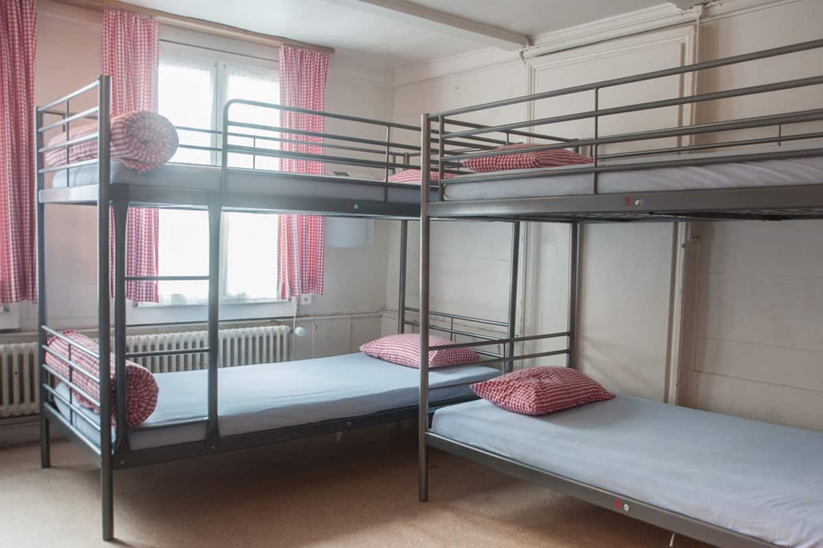Dormitorio compartido, solo para mujeres, baño compartido | Wifi gratis y ropa de cama