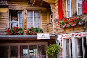 Exterior - Balmers Hostel (Matten bei Interlaken)