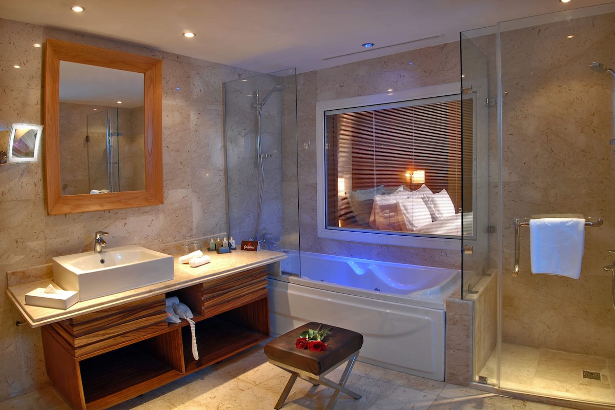sensatori suite | bathroom | shower, designer toiletries, hair dryer, bathrobes