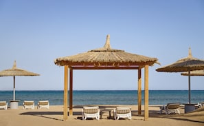 Private beach, sun-loungers, beach umbrellas, beach towels - Coral Sea Water World Resort - All inclusive (Sharm El Sheikh)