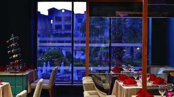 4 restaurantes, café da manhã, culinária asiática