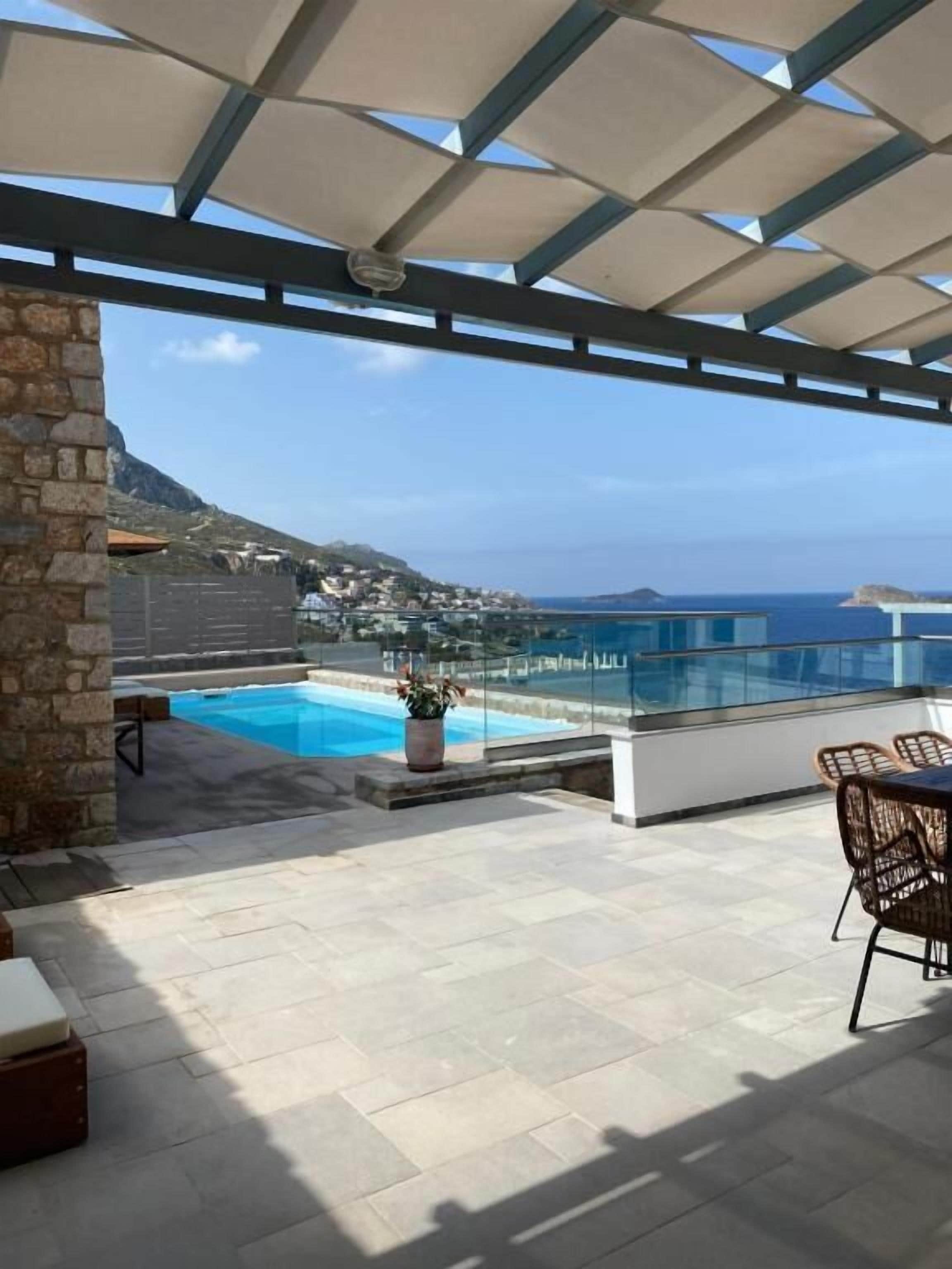 Superior Apartment, Private Pool | In-room safe, desk, free WiFi