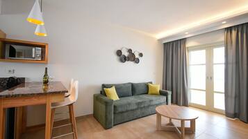 Suite Junior | Una cassaforte in camera, una scrivania, Wi-Fi gratuito