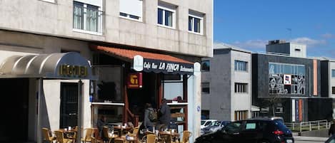 Breakfast, lunch, dinner served; local cuisine