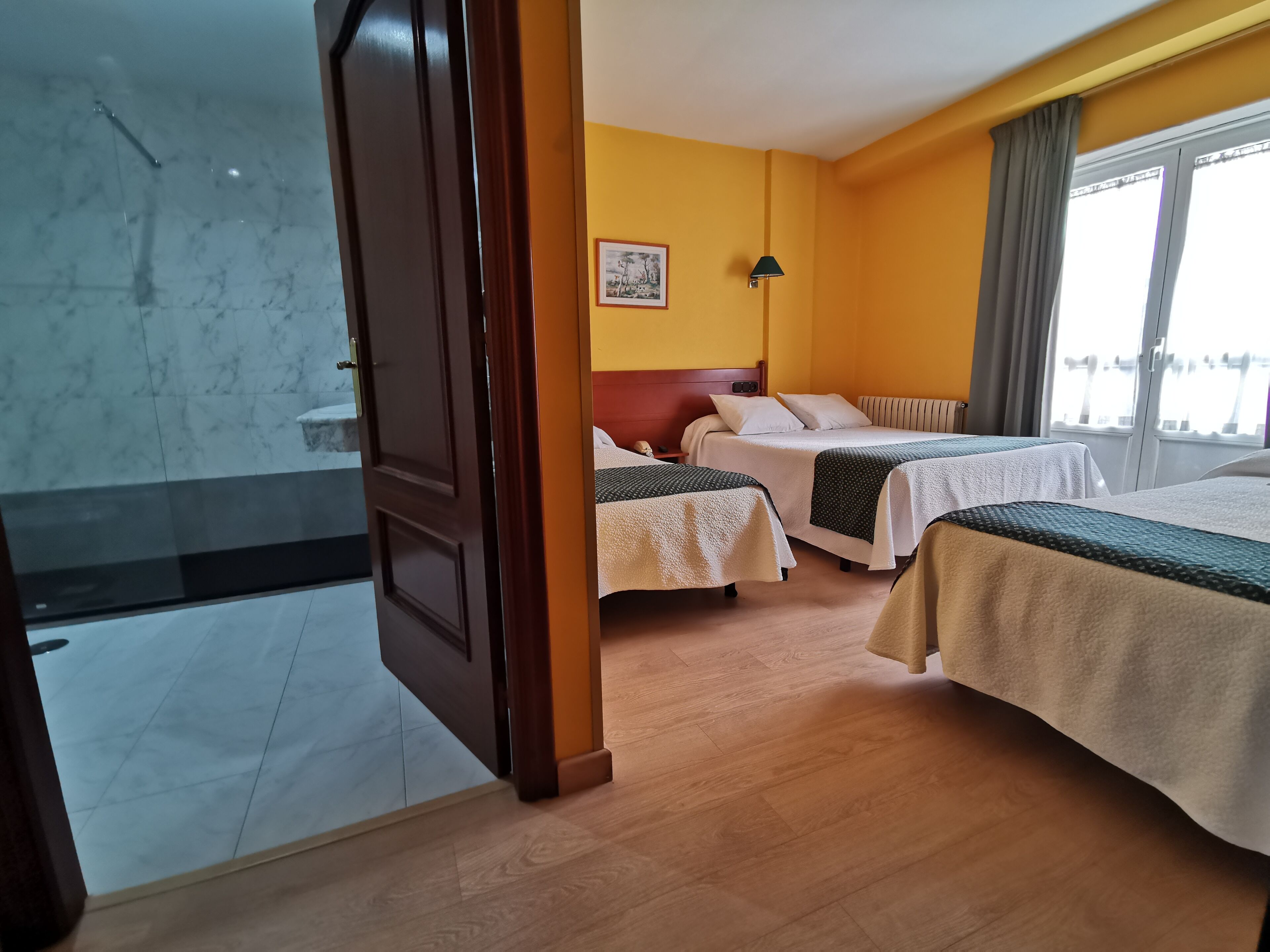 triple room | 1 bedroom, desk, laptop workspace, free wifi