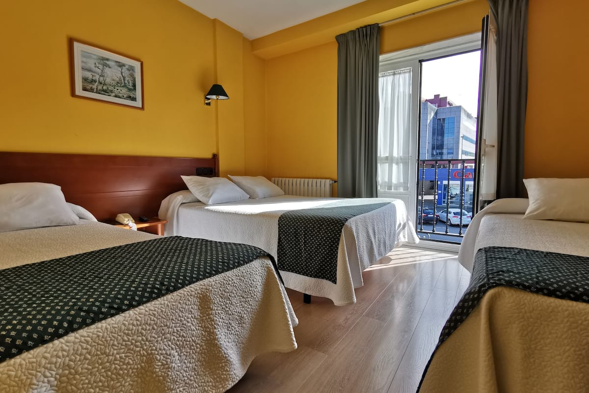 triple room | 1 bedroom, desk, laptop workspace, free wifi