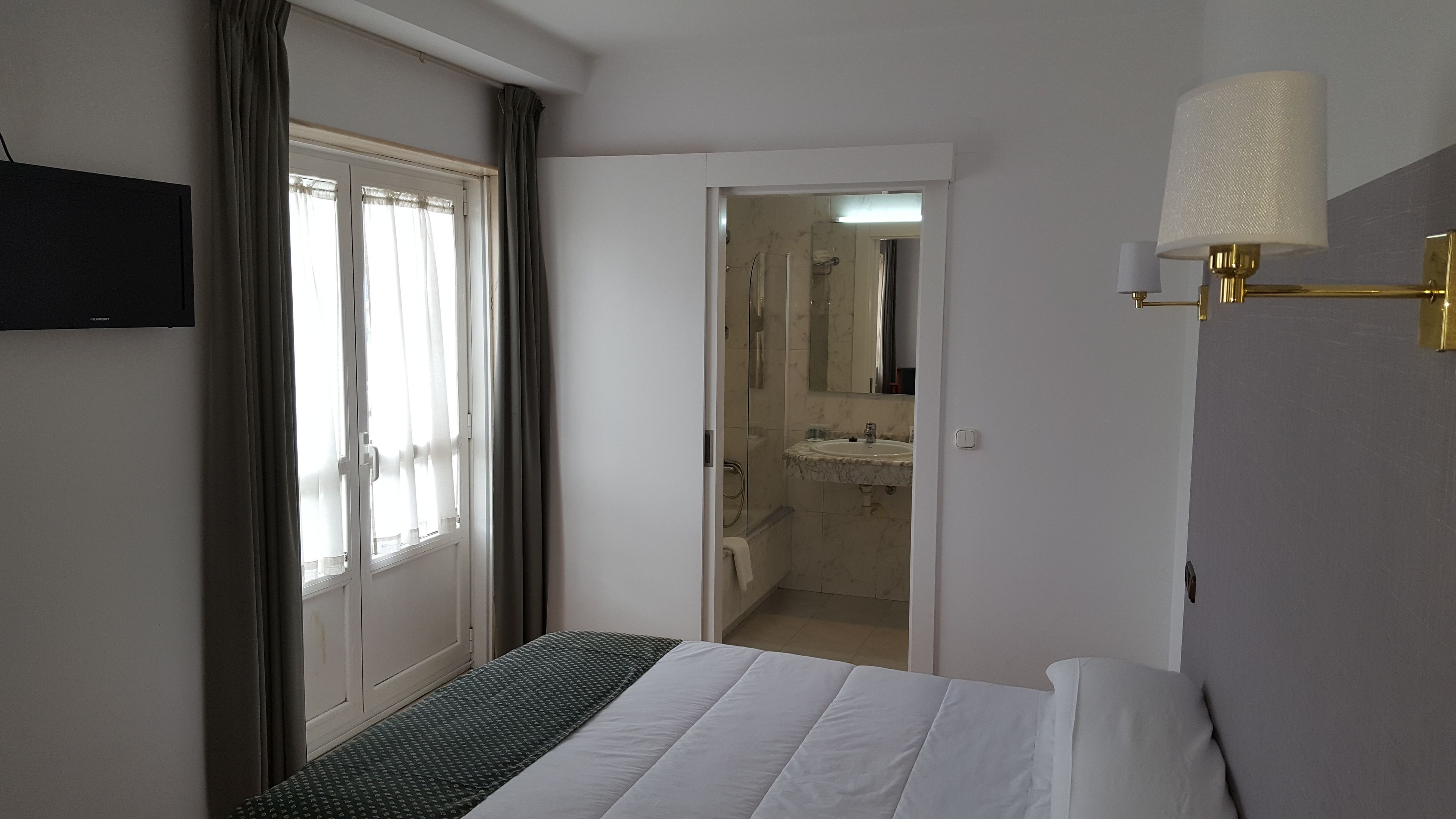 Double or Twin Room | Desk, laptop workspace, free WiFi, bed sheets