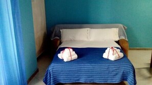 Premium bedding, desk, iron/ironing board, free WiFi