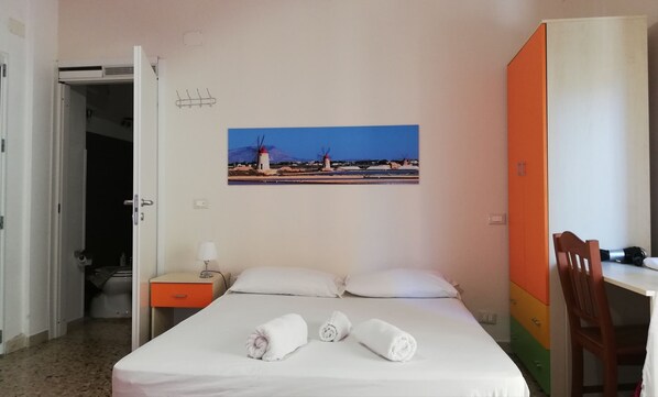 Premium bedding, desk, iron/ironing board, free WiFi