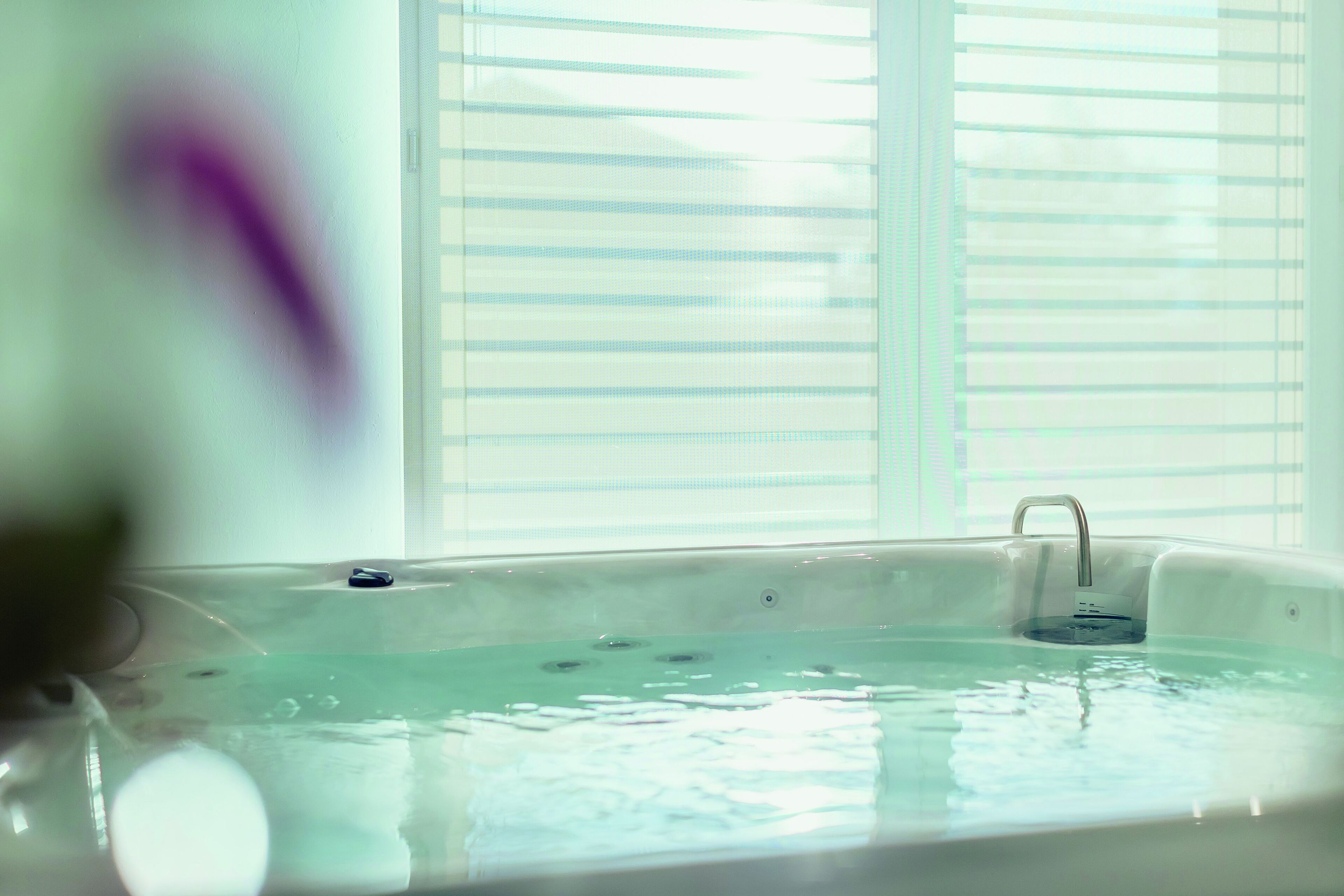 luxury studio suite, 1 king bed (direct access) | room amenity