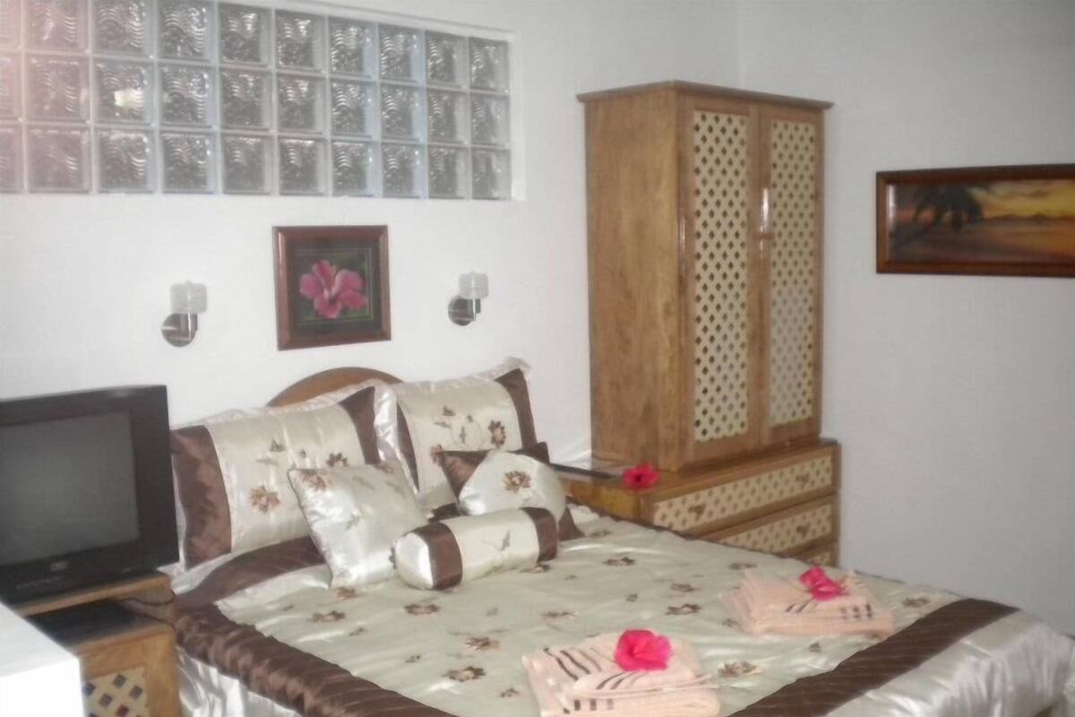 Bungalow, 1 habitación | Ropa de cama de alta calidad, caja fuerte, tabla de planchar con plancha