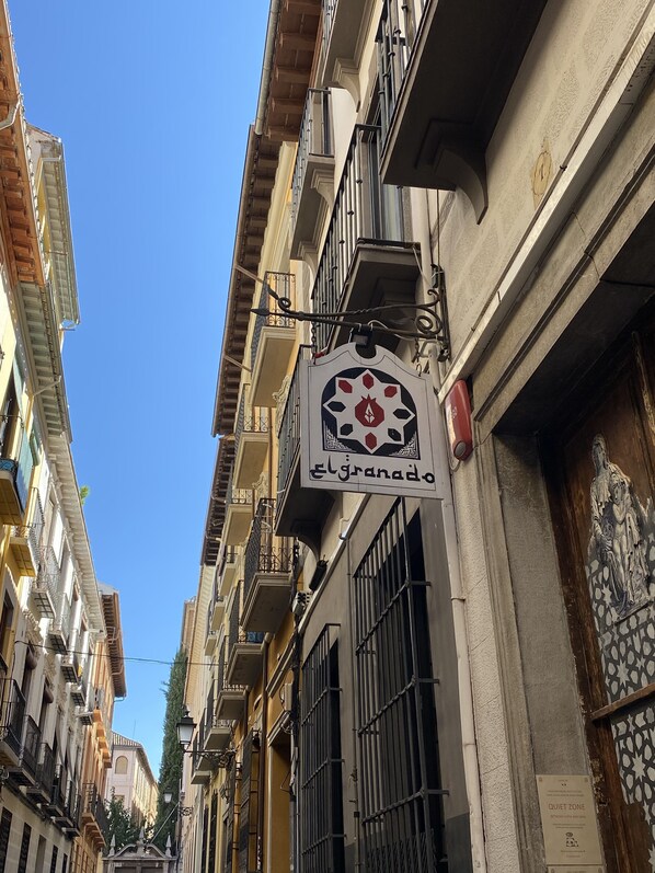 Slaapzaal, gemengd, en-suite badkamer (8 people) | Uitzicht vanuit de kamer