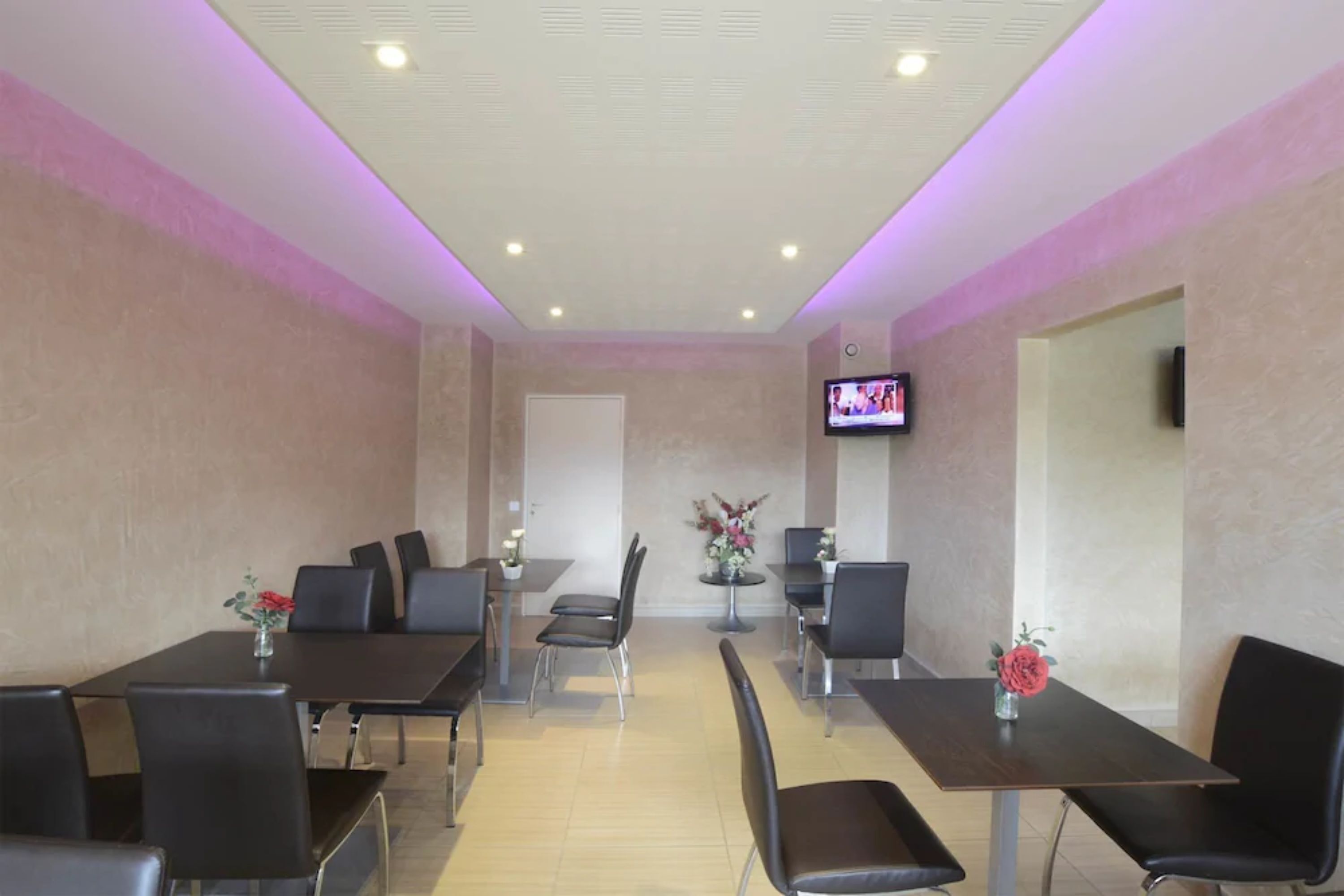 daily continental breakfast (eur 10 per person)