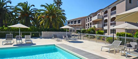 Piscine extérieure (ouverte en saison)