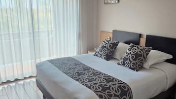 Double Room | Desk, blackout curtains, soundproofing, free WiFi